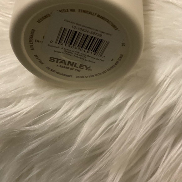 Stanley Cream Quencher 40 oz. H2.0 Mug - Picture 4 of 5